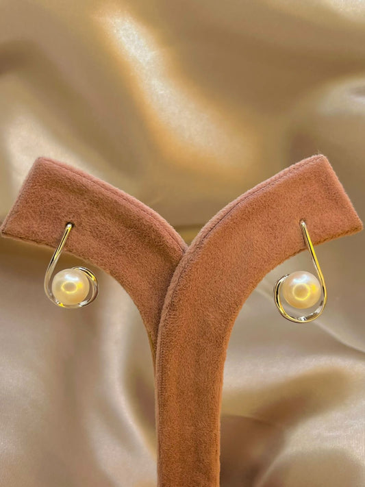 Silver Pearl earring