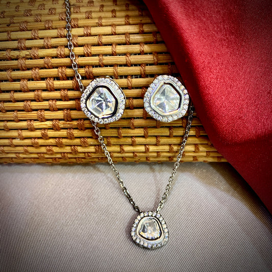 Kundan Pendant Set (with Chain)
