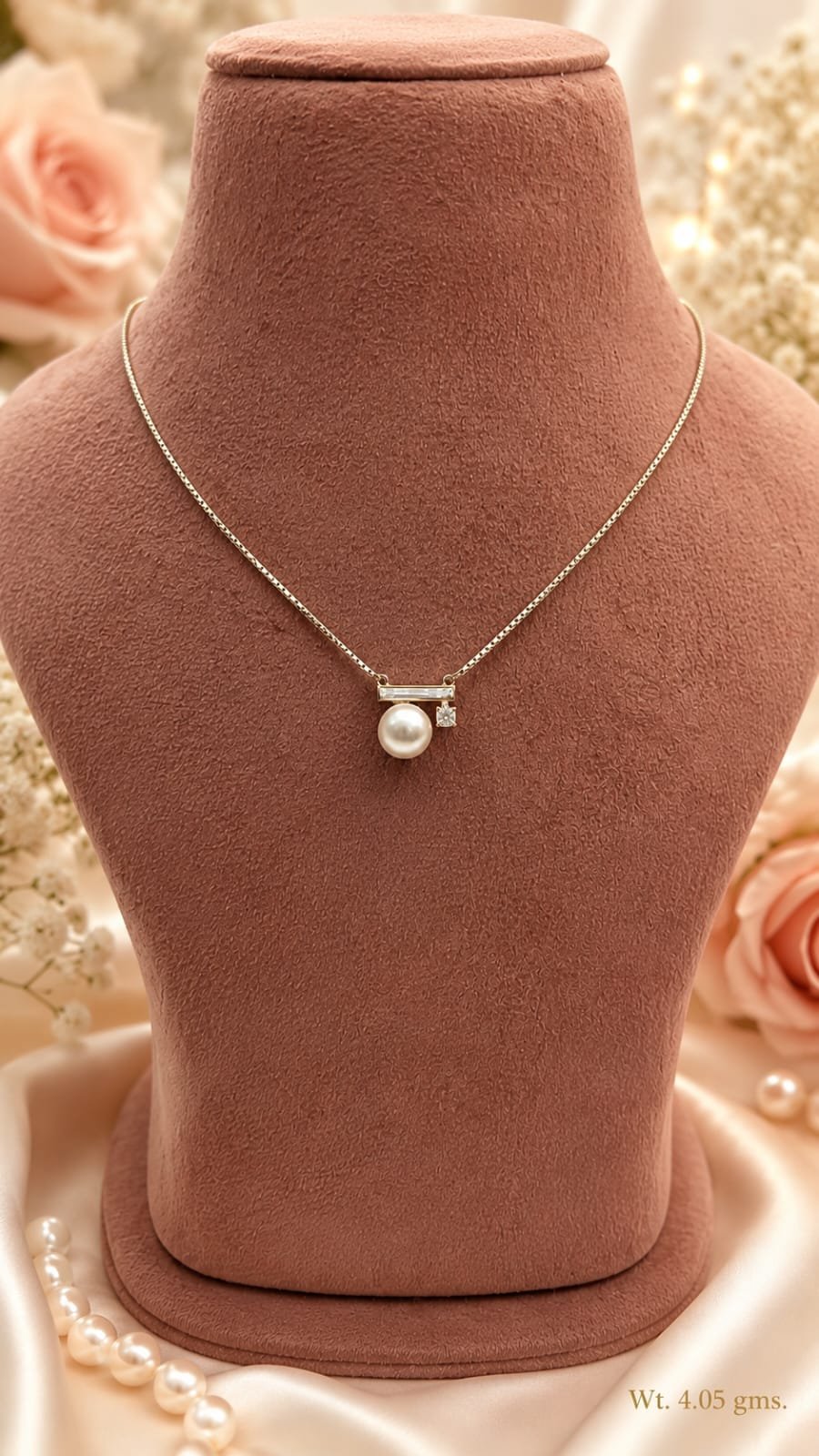 Silver pearl necklace
